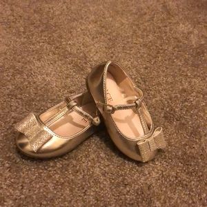 Childrens place toddler size 5 gold shoes